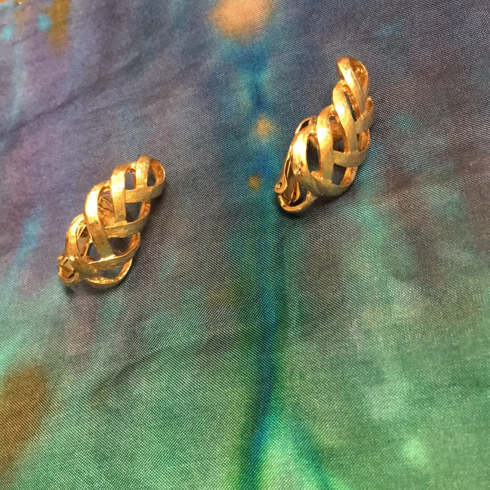 Vintage Avon clip earrings